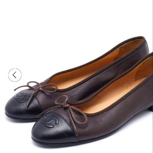 CHANEL Black/Brown Leather Ballerina Flat. Size 36.